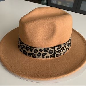 Women’s Felt Fedora Hat with Leopard Band